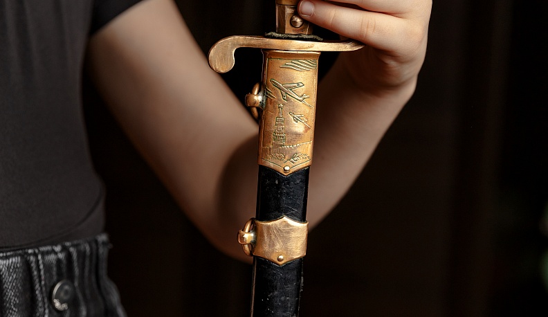 Кольцо и кортик